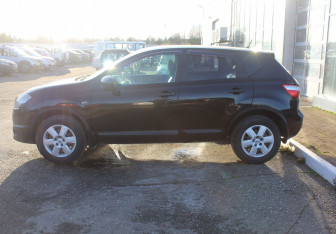 Подержанный автомобиль Nissan Qashqai 2010 года (4 фото)