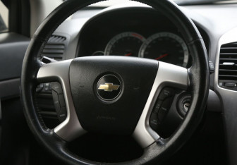 Подержанный автомобиль Chevrolet Captiva 2009 года (16 фото)