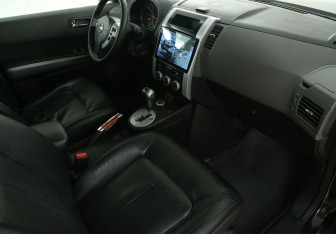 Подержанный автомобиль Nissan X-Trail 2008 года (9 фото)