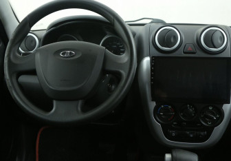 Подержанный автомобиль LADA (ВАЗ) Granta Sedan 2013 года (14 фото)