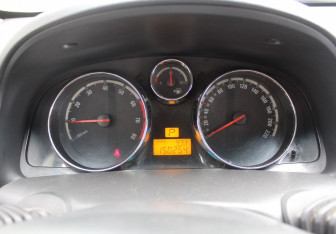 Подержанный автомобиль Opel Antara 2007 года (13 фото)