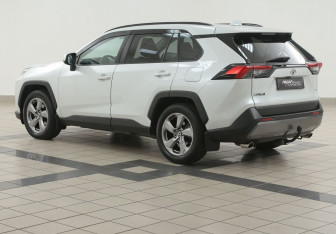 Подержанный автомобиль Toyota RAV4 2020 года (2 фото)
