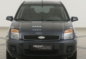 Подержанный автомобиль Ford Fusion 2008 года (6 фото)