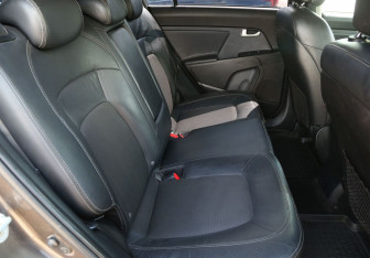 Подержанный автомобиль Kia Sportage 2012 года (13 фото)