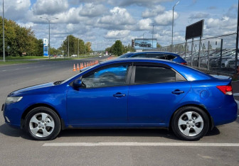 Подержанный автомобиль Kia Cerato Sedan 2010 года (3 фото)