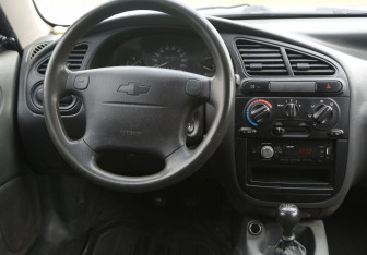 Подержанный автомобиль Chevrolet Lanos 2007 года (14 фото)