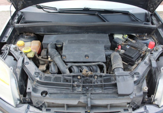 Подержанный автомобиль Ford Fusion 2006 года (17 фото)