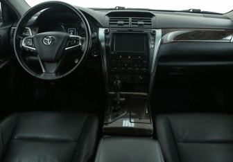 Подержанный автомобиль Toyota Camry Sedan 2015 года (12 фото)