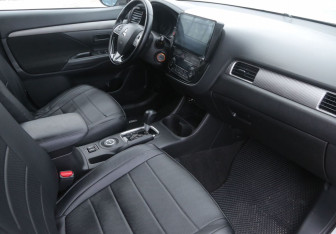 Подержанный автомобиль Mitsubishi Outlander 2016 года (9 фото)