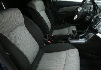 Подержанный автомобиль Chevrolet Cruze Sedan 2013 года (10 фото)