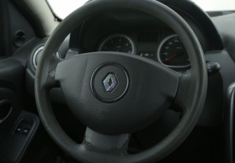 Подержанный автомобиль Renault Duster 2014 года (16 фото)