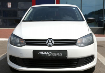 Подержанный автомобиль Volkswagen Polo Sedan 2013 года (2 фото)
