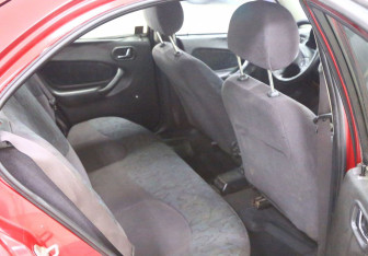Подержанный автомобиль Rover 200 Hatchback 1997 года (7 фото)
