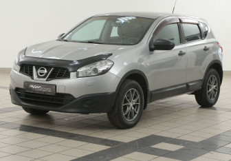 Подержанный автомобиль Nissan Qashqai 2010 года (8 фото)