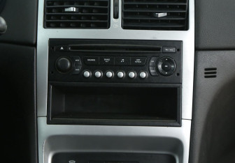 Подержанный автомобиль Peugeot 307 Hatchback 2006 года (12 фото)