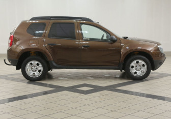 Подержанный автомобиль Renault Duster 2014 года (5 фото)