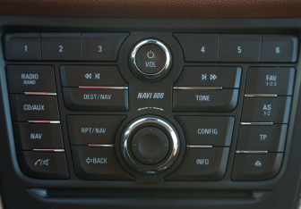 Подержанный автомобиль Opel Mokka 2013 года (15 фото)