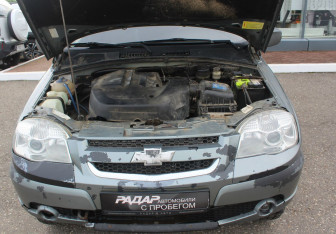 Подержанный автомобиль Chevrolet Niva 2011 года (12 фото)