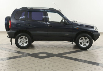 Подержанный автомобиль Chevrolet Niva 2005 года (5 фото)