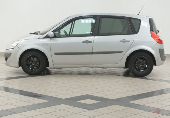 Подержанный автомобиль Renault Scenic 2008 года (7 фото)