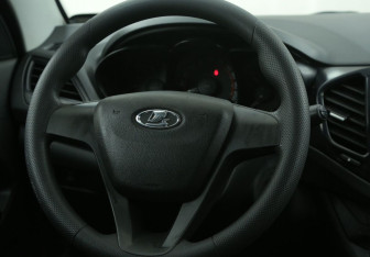 Подержанный автомобиль LADA (ВАЗ) Vesta Sedan 2018 года (16 фото)