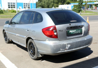 Подержанный автомобиль Kia Rio Wagon 2005 года (4 фото)
