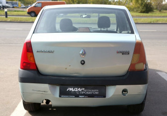 Подержанный автомобиль Renault Logan Sedan 2007 года (5 фото)