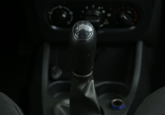 Подержанный автомобиль Renault Logan Sedan 2013 года (15 фото)