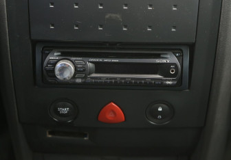 Подержанный автомобиль Renault Megane Sedan 2007 года (13 фото)