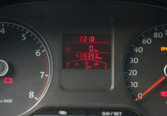 Подержанный автомобиль Volkswagen Polo Sedan 2012 года (17 фото)