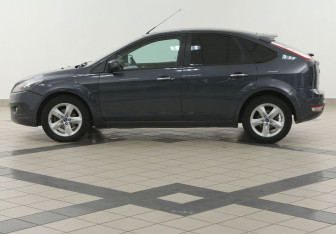Подержанный автомобиль Ford Focus Hatchback 2011 года (7 фото)