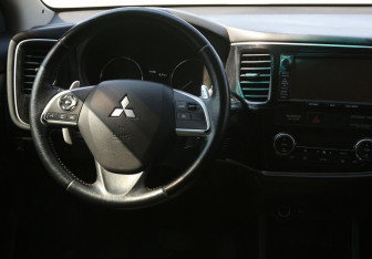 Подержанный автомобиль Mitsubishi Outlander 2013 года (14 фото)