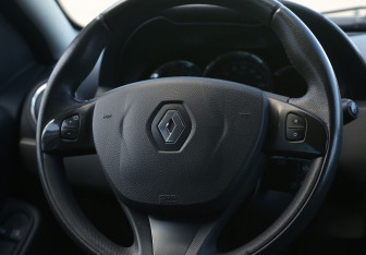 Подержанный автомобиль Renault Duster 2015 года (16 фото)