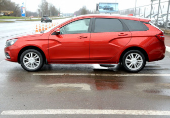 Подержанный автомобиль LADA (ВАЗ) Vesta Wagon 2019 года (8 фото)