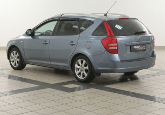 Подержанный автомобиль Kia Ceed Wagon 2008 года (2 фото)