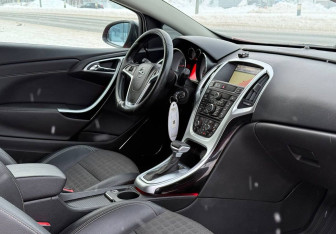 Подержанный автомобиль Opel Astra Hatchback 2013 года (7 фото)