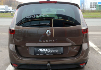 Подержанный автомобиль Renault Scenic 2010 года (5 фото)
