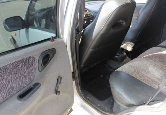 Подержанный автомобиль Chevrolet Niva 2004 года (11 фото)