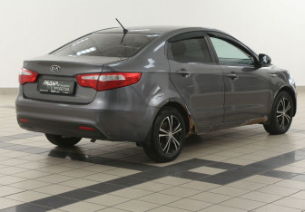 Подержанный автомобиль Kia Rio Sedan 2012 года (4 фото)