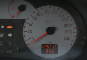 Подержанный автомобиль Renault Symbol 2004 года (17 фото)