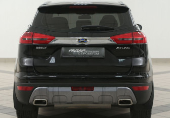 Подержанный автомобиль Geely Atlas 2021 года (3 фото)