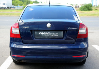 Подержанный автомобиль Skoda Octavia Liftback 2010 года (5 фото)