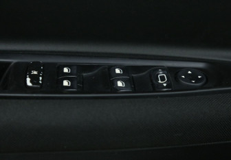 Подержанный автомобиль Citroen C4 Hatchback 2007 года (17 фото)