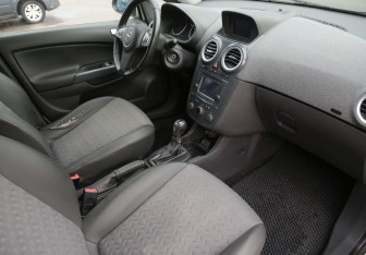 Подержанный автомобиль Opel Corsa 2011 года (9 фото)
