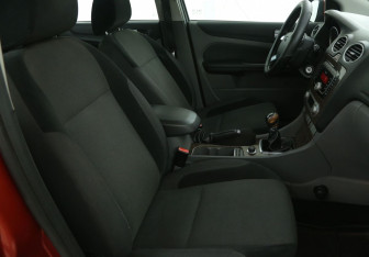 Подержанный автомобиль Ford Focus Sedan 2008 года (10 фото)