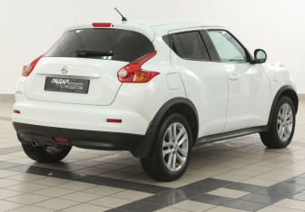 Подержанный автомобиль Nissan Juke 2014 года (4 фото)