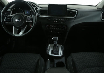 Подержанный автомобиль Kia Ceed Wagon 2019 года (22 фото)