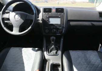 Подержанный автомобиль Volkswagen Golf Hatchback 2008 года (12 фото)