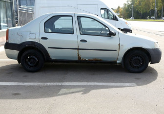 Подержанный автомобиль Renault Logan Sedan 2007 года (7 фото)