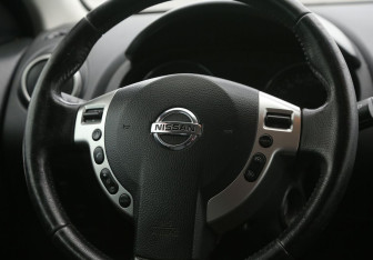 Подержанный автомобиль Nissan Qashqai 2012 года (16 фото)